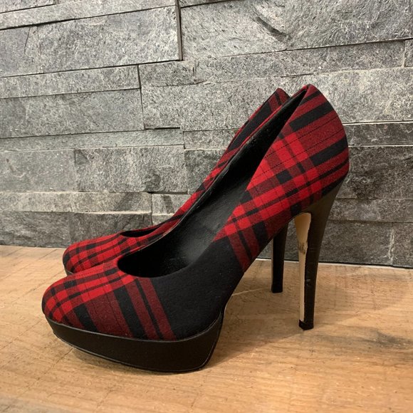 Gorgeous Plaid Heels - Picture 2 of 9